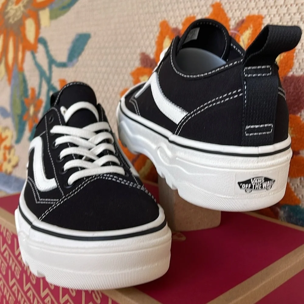 Vans Men’s Sentry Old Skool (Canvas) Black/Marshmallow
VN0A5KR3VQE
Sneakers - Picture 11 of 16